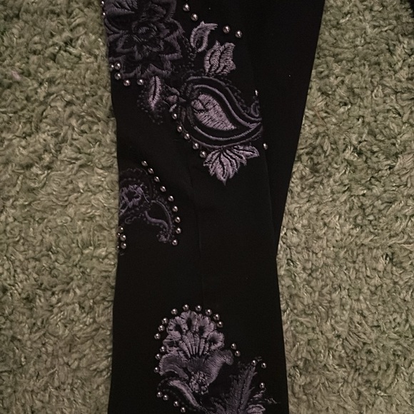 DG2 by Diane Gilman Black Floral Embroidered Jeans (Never Worn) - Picture 6 of 6